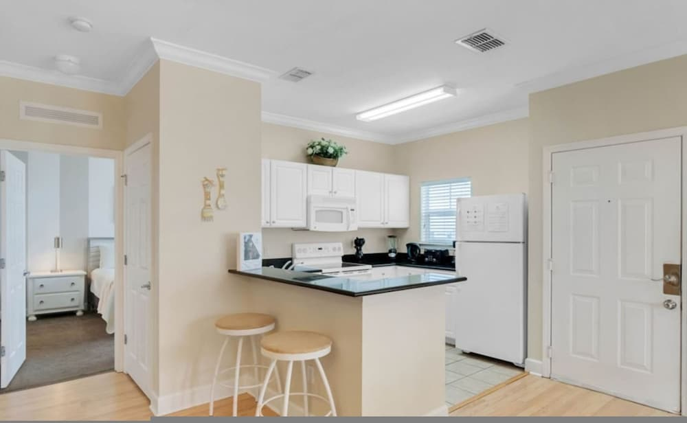 Cozy 4BR Disney Vacation Home7-104