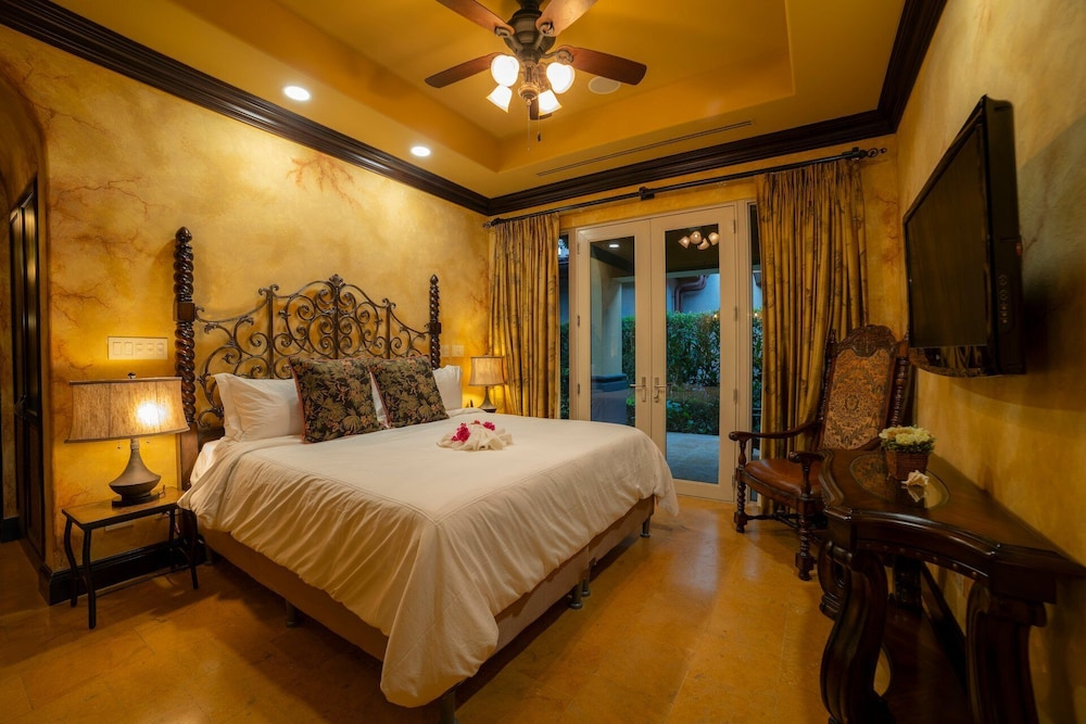 Villa Angel 4 bdr Ocean View pool in Los Suenos