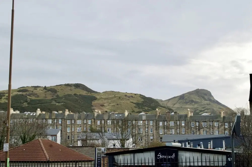 Traditional 2 Bedroom Apartment in Edinburgh
