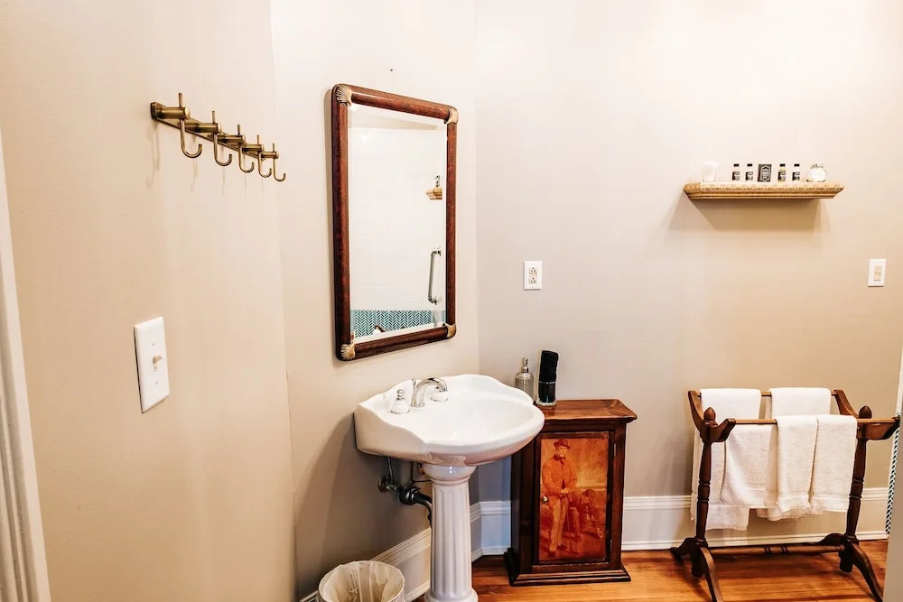 Heritage House Bed & Breakfast