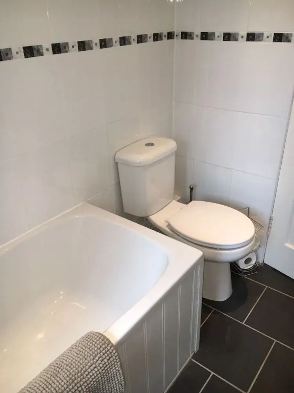 Glasgow Scotstoun Cottage Flat
