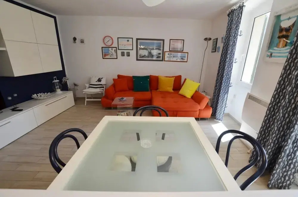Bea Leo in Rovinj With 1 Bedrooms and 1 Bathrooms