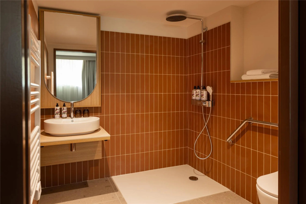 Hotel Ventura Saint-Tropez, Tapestry Collection By Hilton