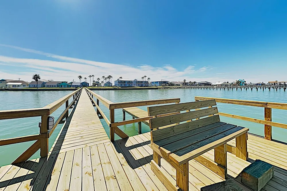 New Listing! Waterfront Copano Bay W/ Pool 2 Bedroom Condo
