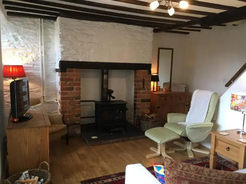 200 year old Gardeners cottage, Mid Wales