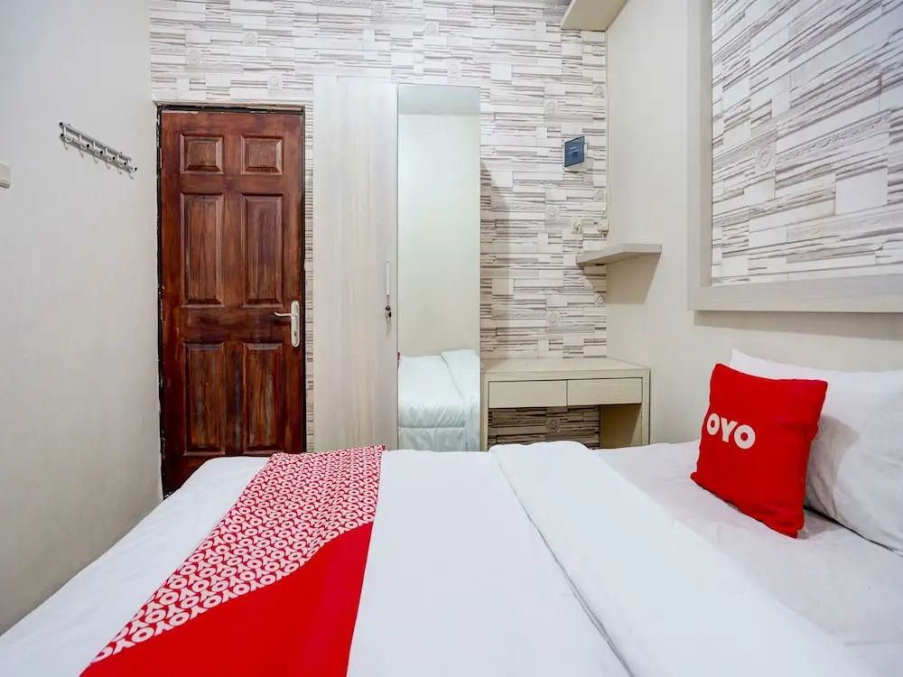OYO Life 90606 Glass House Citraland Syariah