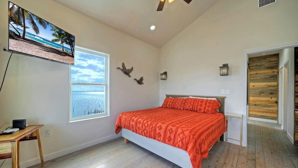 Sleeps 38 5 Laguna Village Homes Waterfront Pool, Private Boat Dock, Ramp