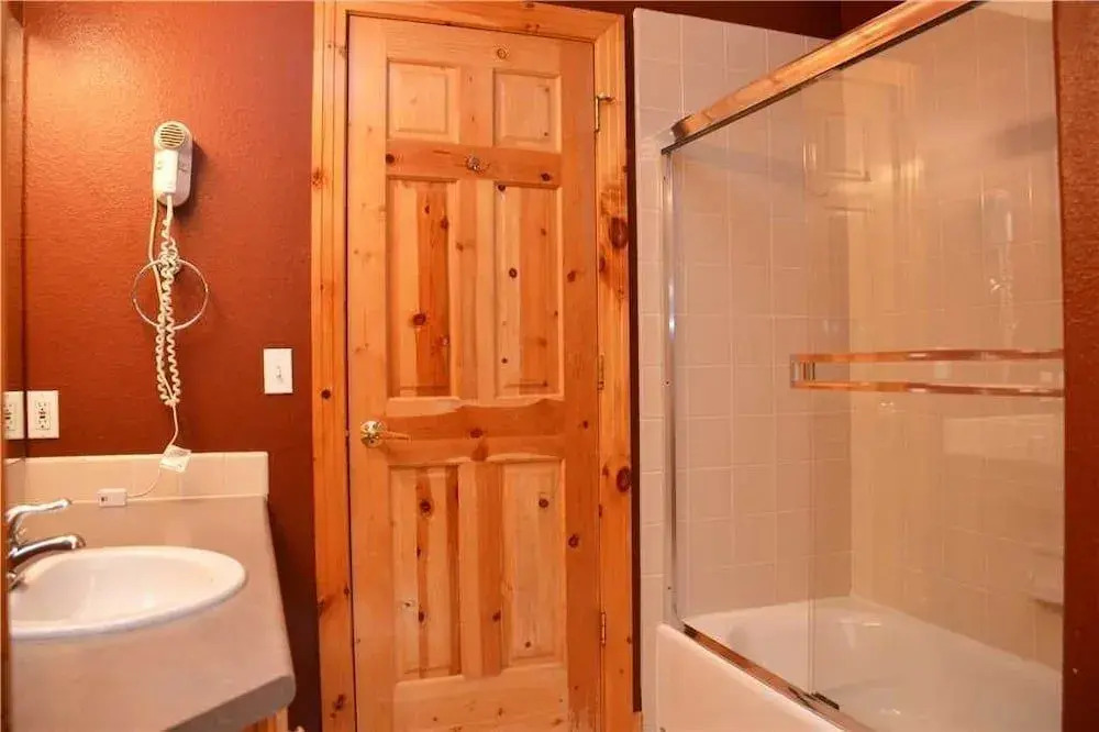 Elk Ridge Townhomes Unit 422 by RedAwning