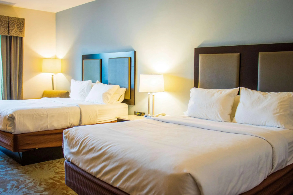 Comfort Inn & Suites Plainville-Foxboro