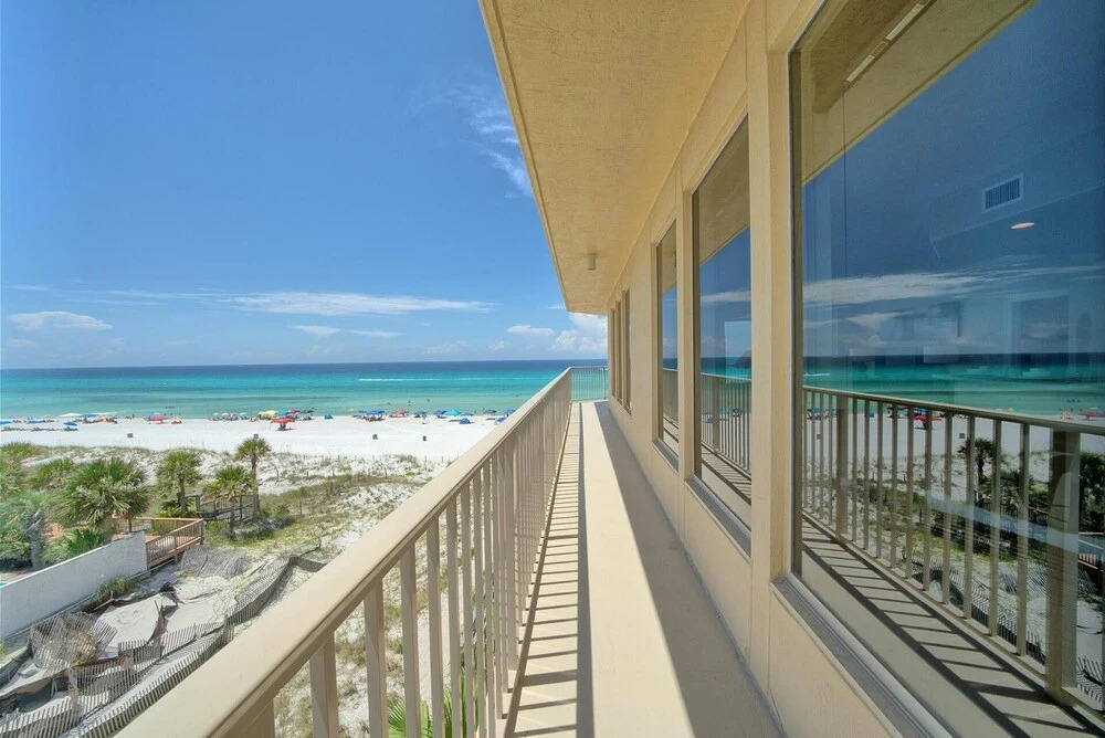 Cozy Condominium with Astonishing View from Spacious Balcony - Unit 0401 by RedAwning