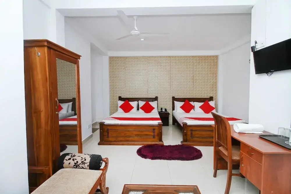 OYO 365 Kingsgate Transit Hotel