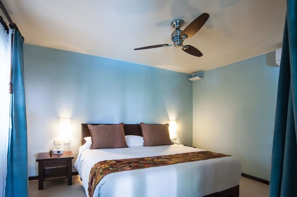 La Tortuga Life Style Studio's Club & Spa
