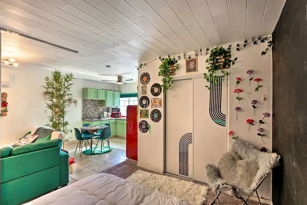 'the Goat Hut' Studio Casita: 11 Mi to Strip!