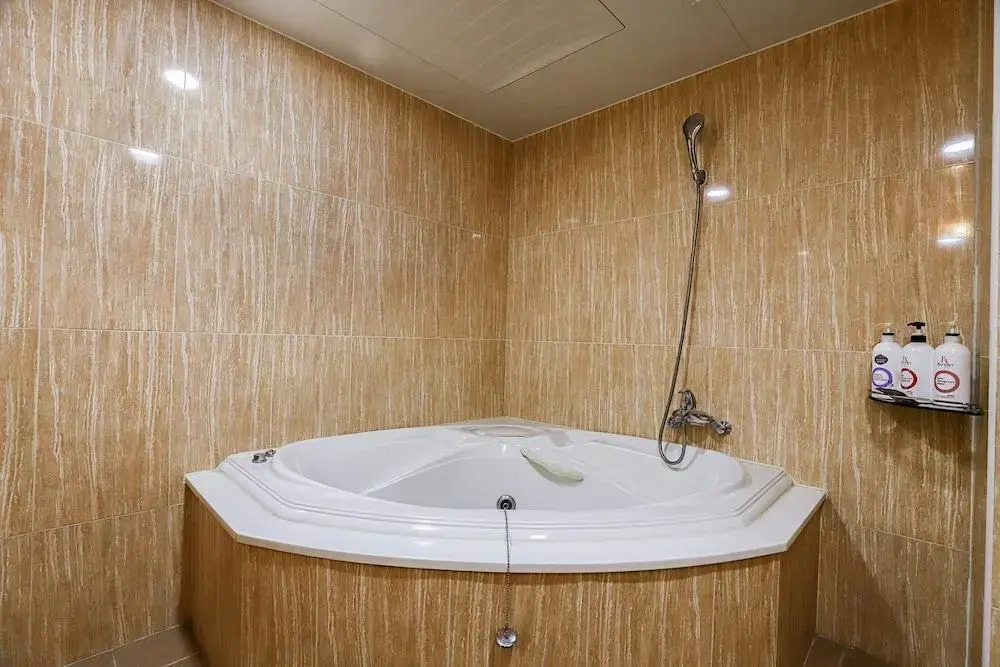 Amour Hotel