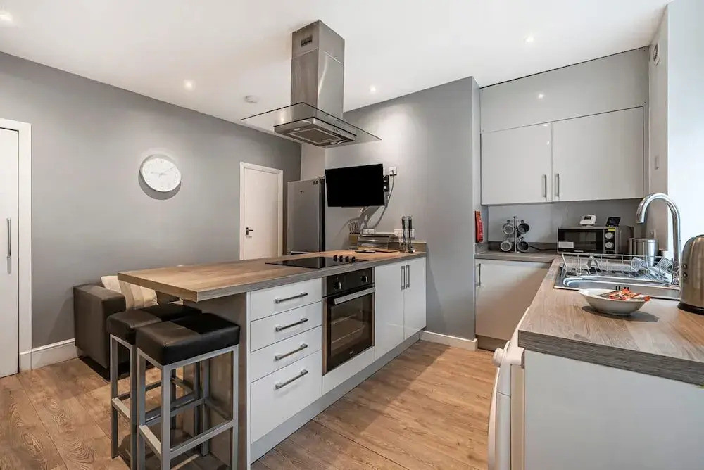 Modern Affordable Home - Contractors Leisure