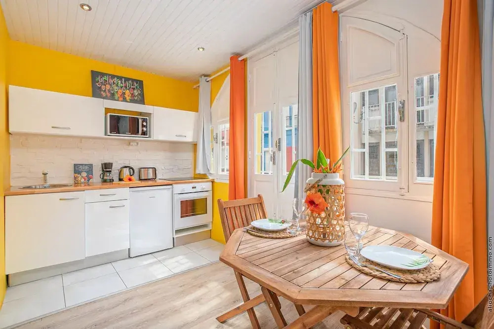 Foyal Suites