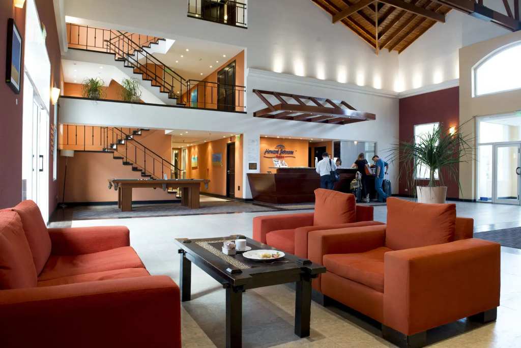 Howard Johnson Pilar Resort Spa & Convention Center