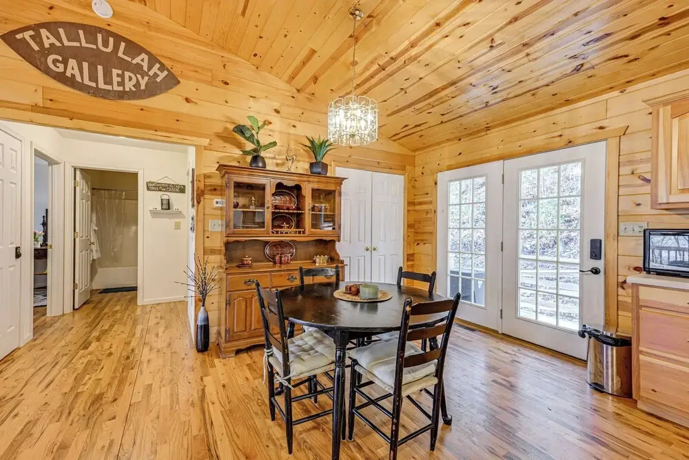 8 Mi to Chattooga River: Pet-friendly Mtn Cabin