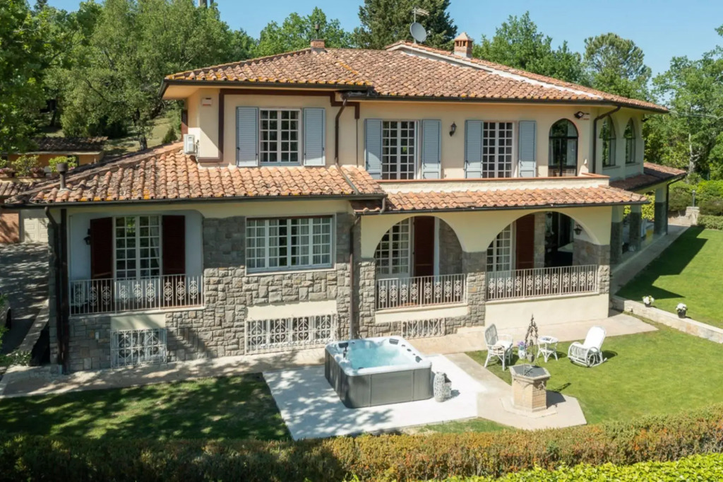 Villa Relais at the gates of Chianti-Relais "Le Fornacelle"