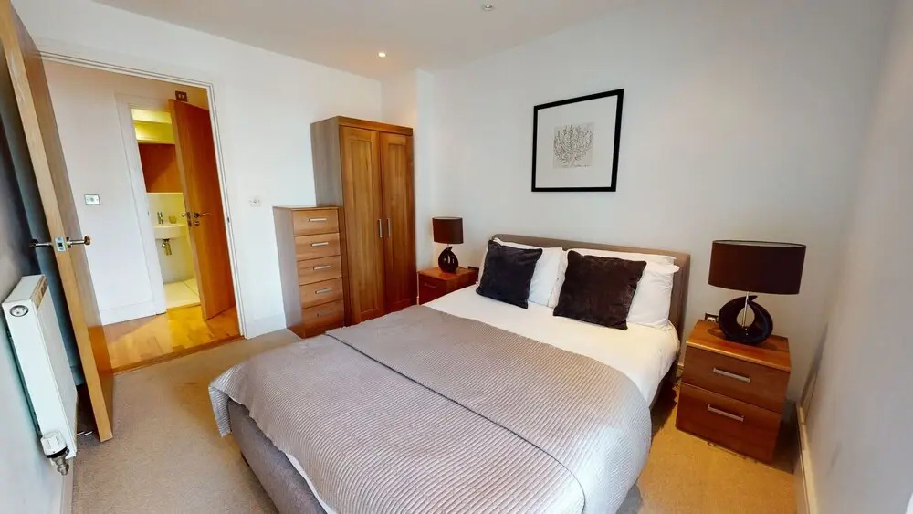 Inviting 2-bed/2-bath Apartment in London
