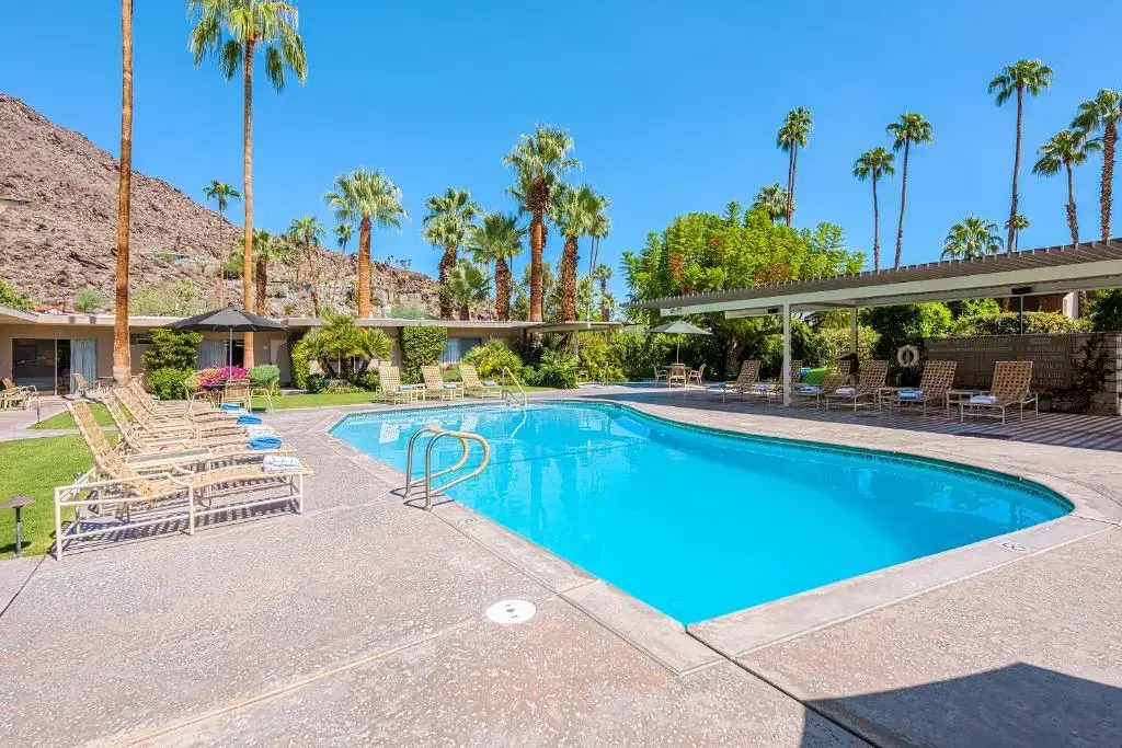 Desert Hills - 21 and Over - A Town & Desert Boutique Hotel