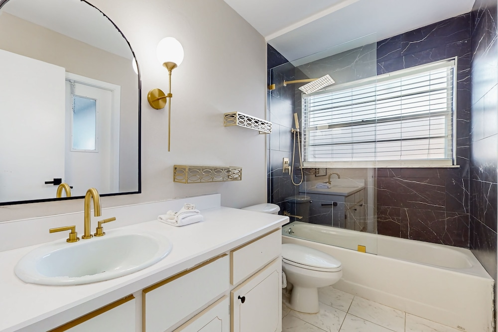 Spacious Dog-friendly Home W/private Pool, Pong Pong, Near Disney