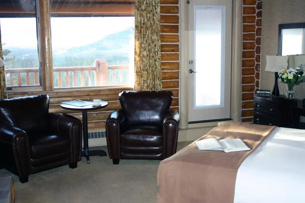 Overlander Mountain Lodge