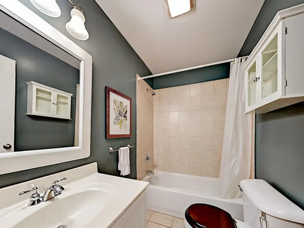 3Br Stylish Cottage East Nashville by RedAwning