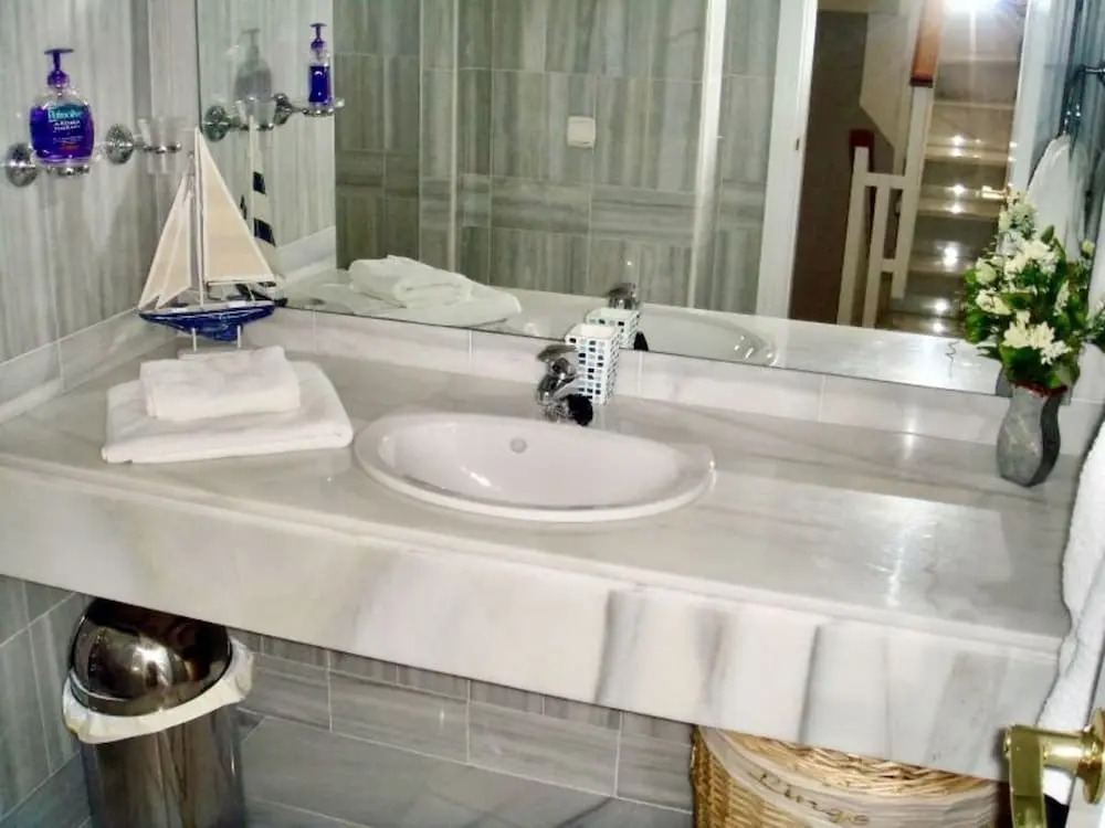 Lovely, Well Appointed Spanish Townhouse
