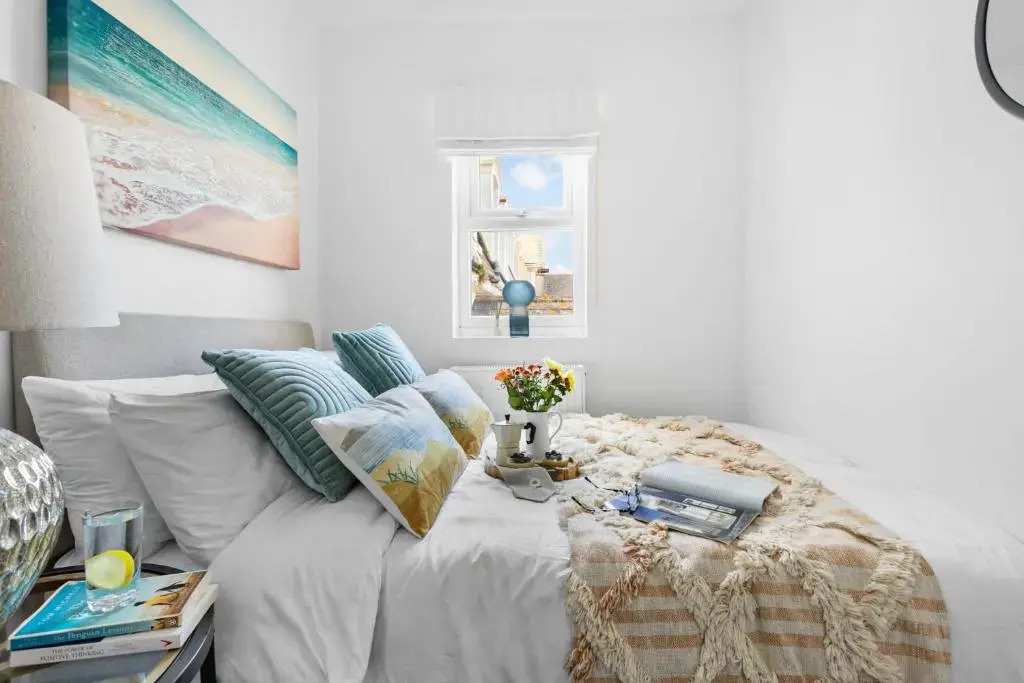 Sea Breeze, Luxury Views Seafront Stylish Home