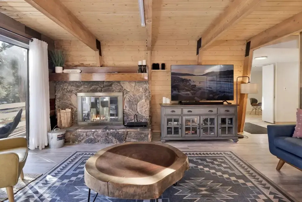2190-fox & Bears Retreat 4 Bedroom Home by RedAwning