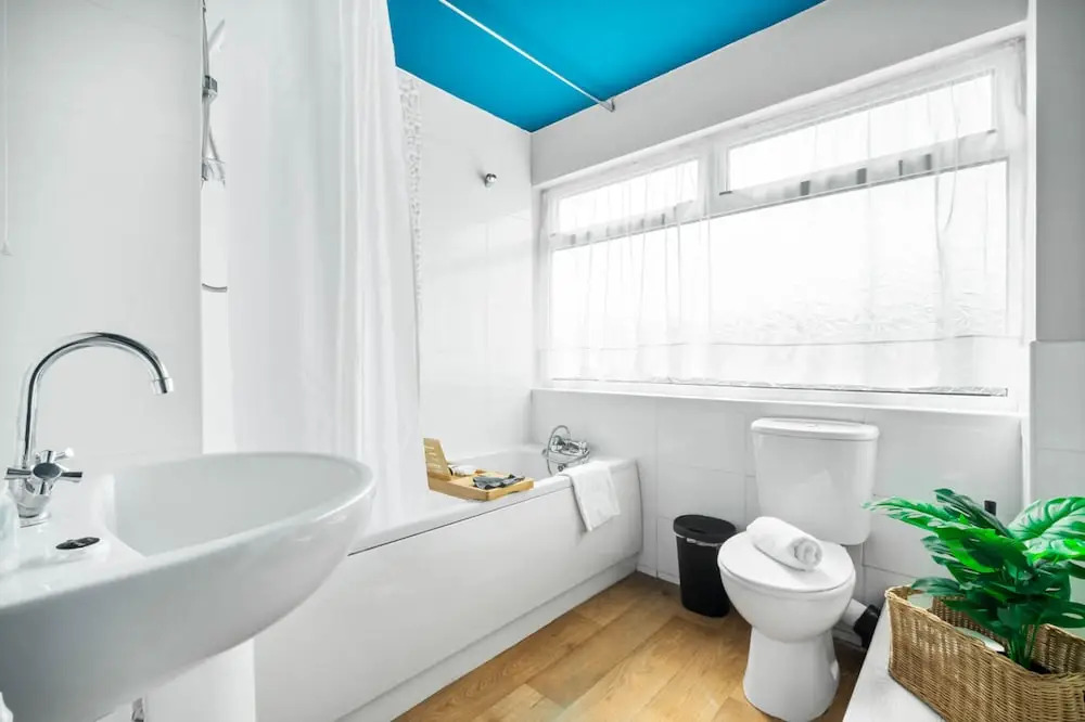 Bright Modern Home Near Birmingham(No Front Desk Please Contact The Property 5 Days In Advance)