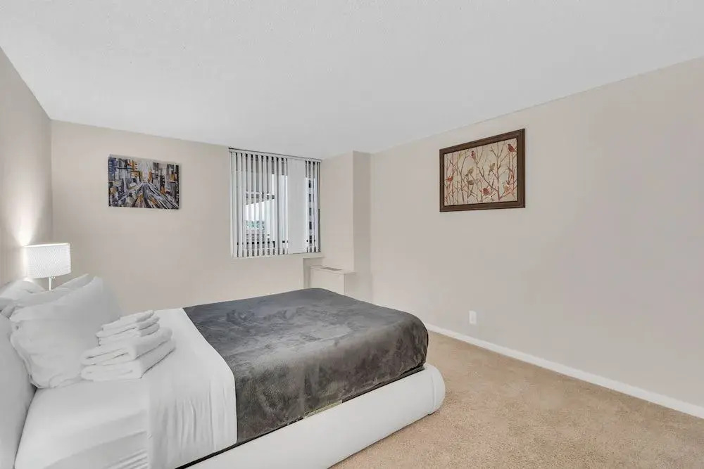 2BR Modern Apt with Easy Access to City