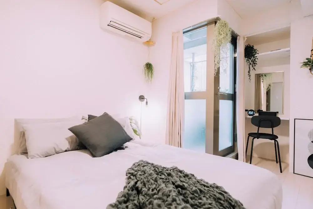 Minimalist Loft 1001