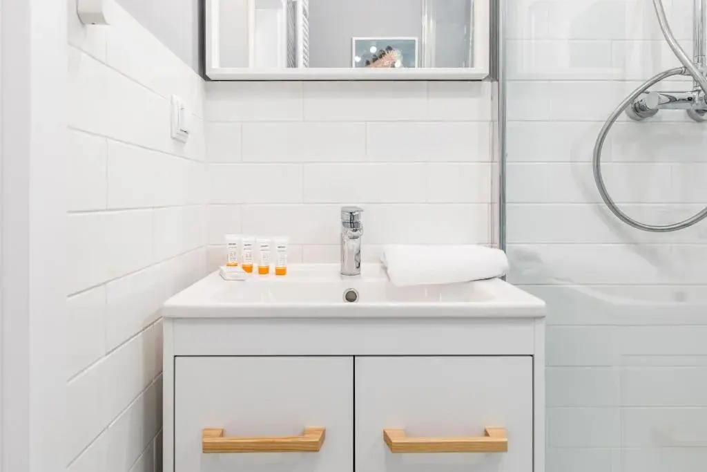 Sunny Apartments by Renters