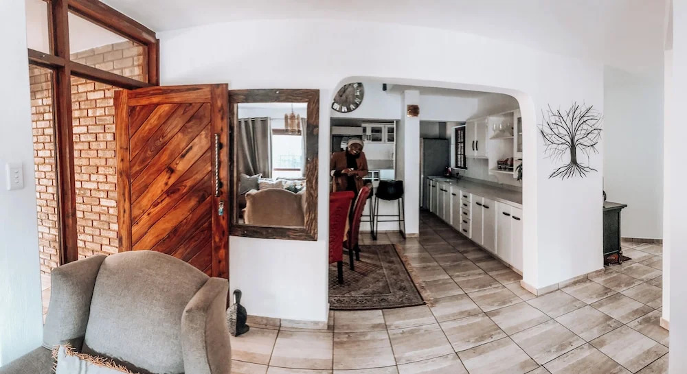 Serene Thatched Roof Retreat in Faerie Glen, Pretoria