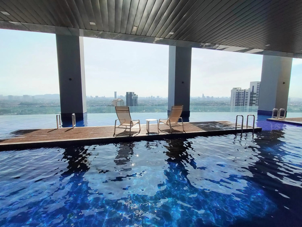Executive 2-Bedroom Next to Paradigm Mall and New World Hotel