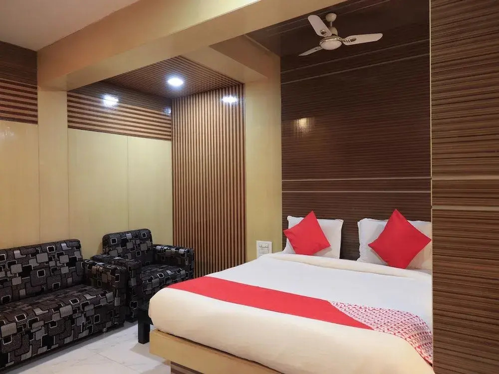 OYO Flagship 42122 Hotel Rahul