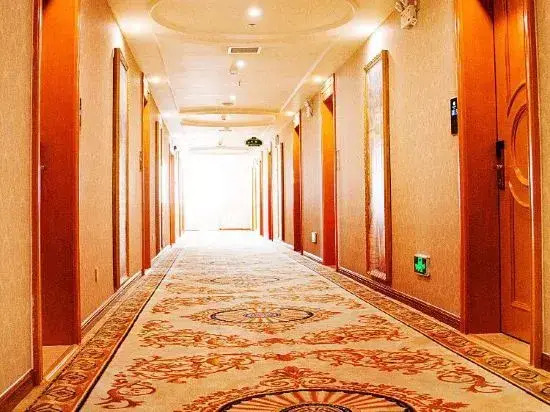 Vienna Hotel (Wuhu Gaoche Subway Station Store, Wuhan Changjiang New Area)