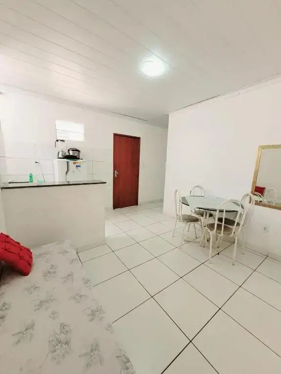 Apt Inteiro A, 02 Qts, 05 Pessoas, 15 min Praia