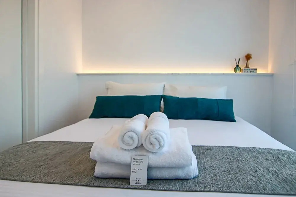 Phaedrus Living: Seaside Deluxe Flat Harbour 107