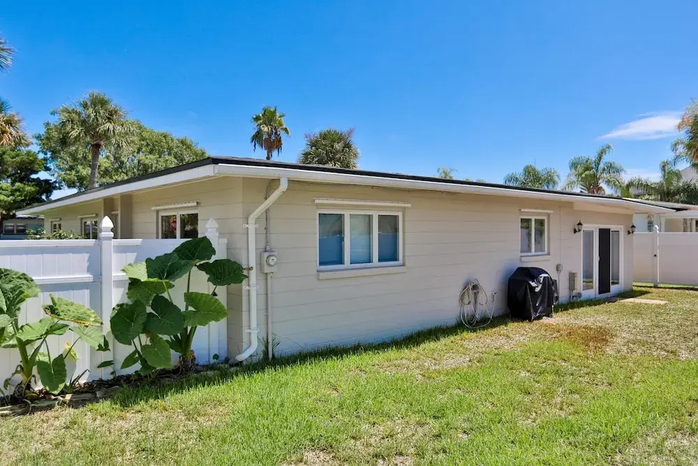 Beachside Snowbird Escape With Fenced Yard & Washer/dryer - Walk to Beach Access