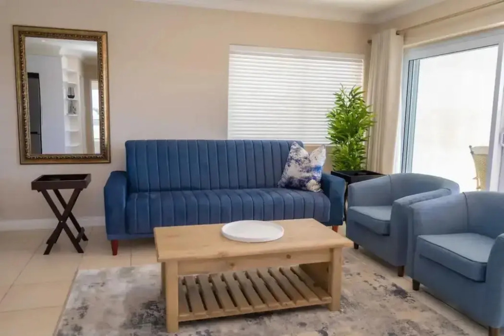 Water Views Apartment