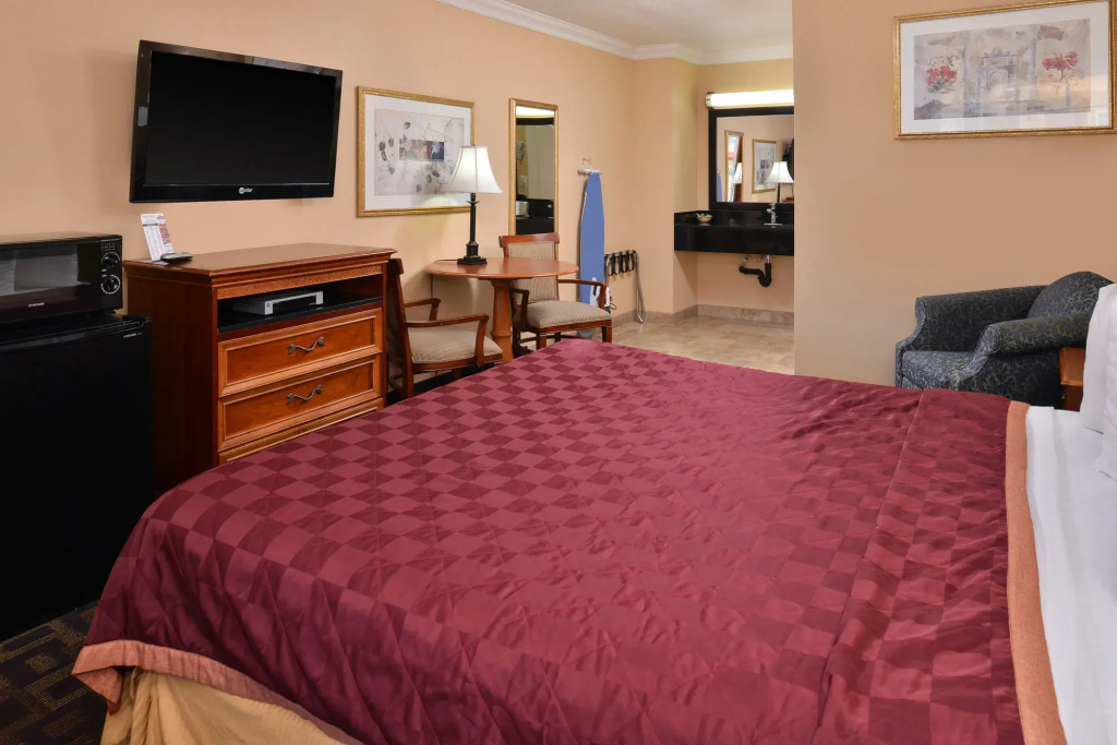 Torch Lite Inn at the Beach Boardwalk
