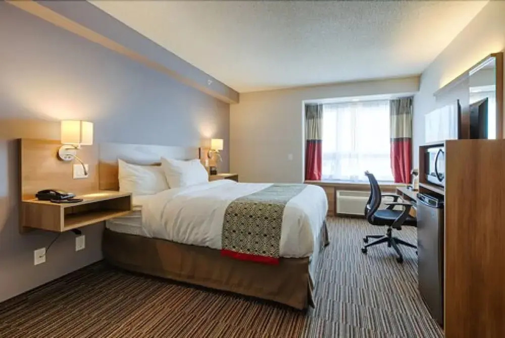Microtel Casselman