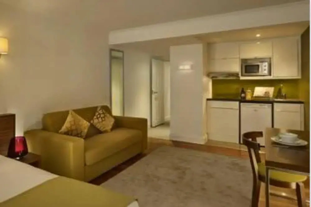 Spacious Studio Apartment In Kensington