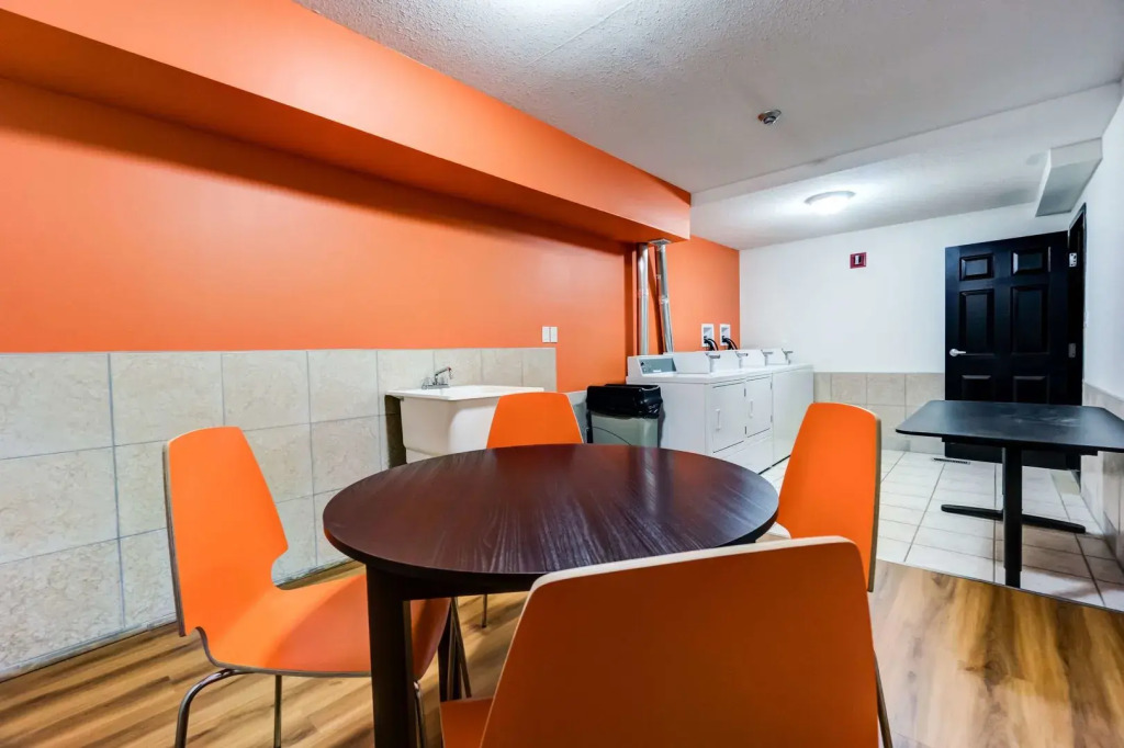 Joys Inn Innisfail, AB
