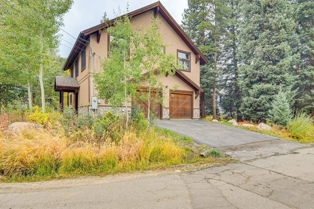 Mountainside Winter Park Ski Home w/ Hot Tub