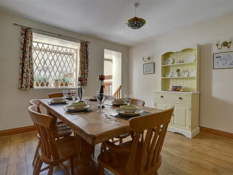 3 Bed in Hartfield oc-tw653