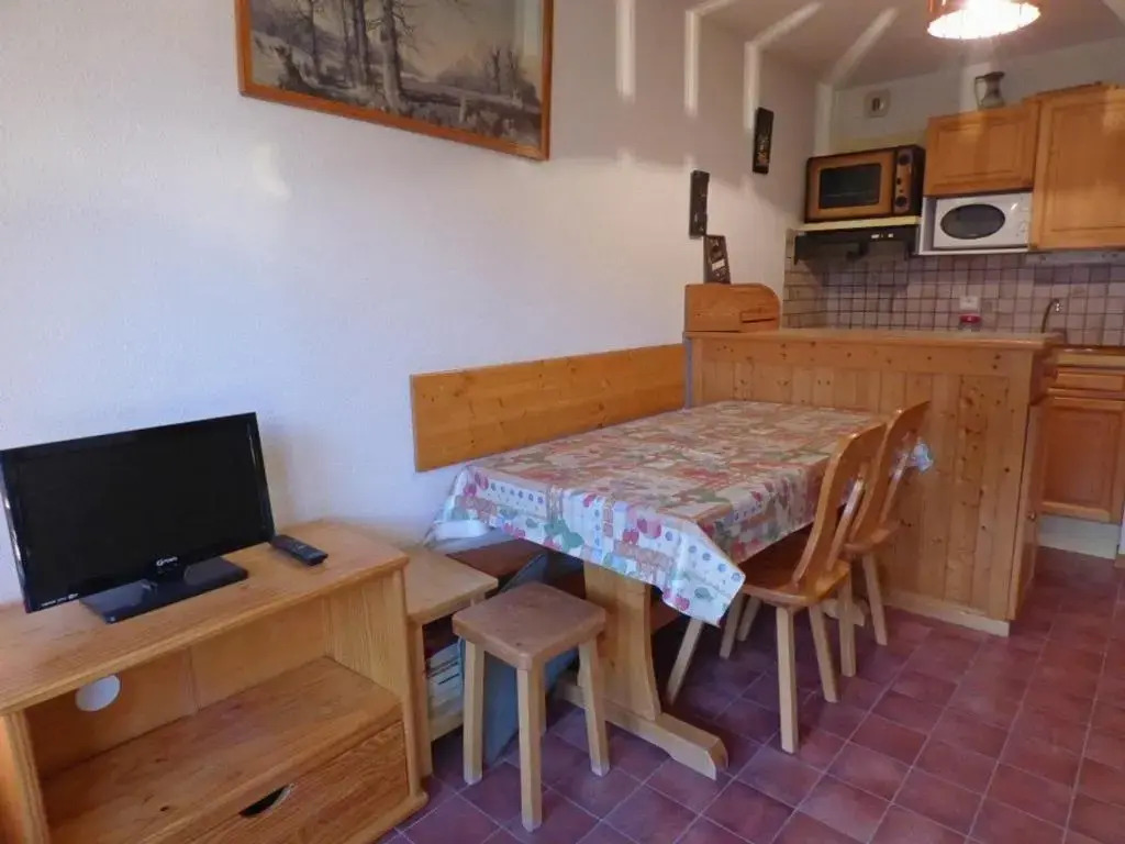 Appartement 2 pièces + coin montagne, balcon sud, au centre du village - FR-1-458-139